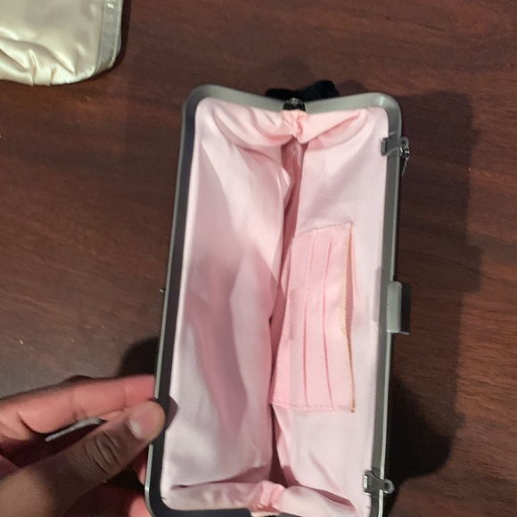 Purses - Picture 4 of 9